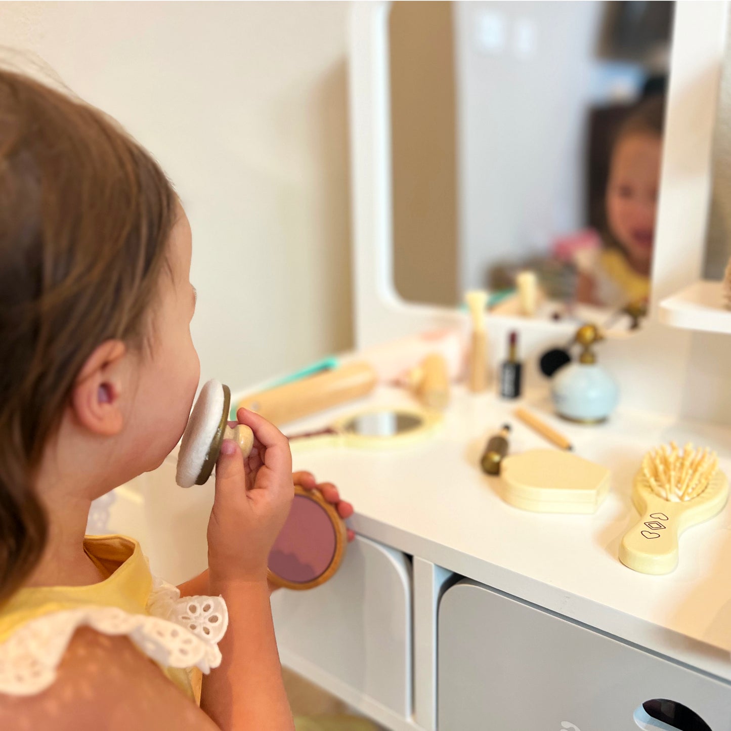 Wooden Makeup & Vanity Set – Pretend Play Toy with Travel Bag